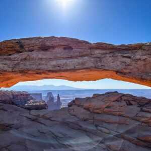 Parques Nacionais dos Estados Unidos - Mesa Arch no Canyonlands National Park