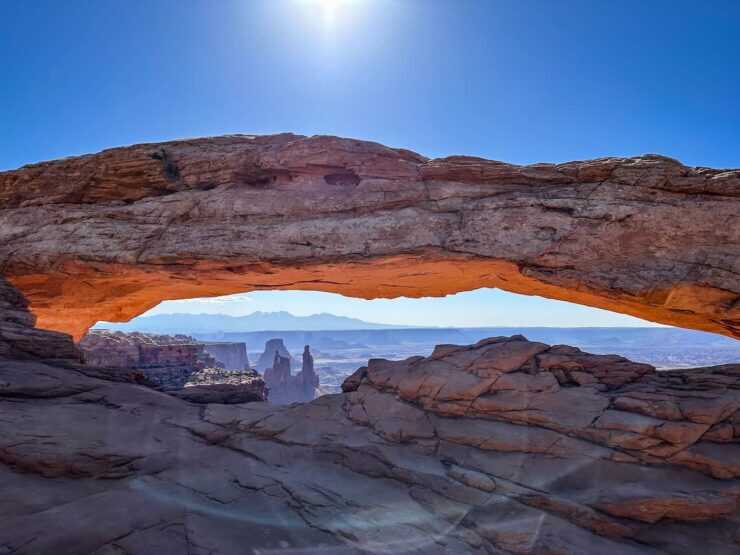 Parques Nacionais dos Estados Unidos - Mesa Arch no Canyonlands National Park